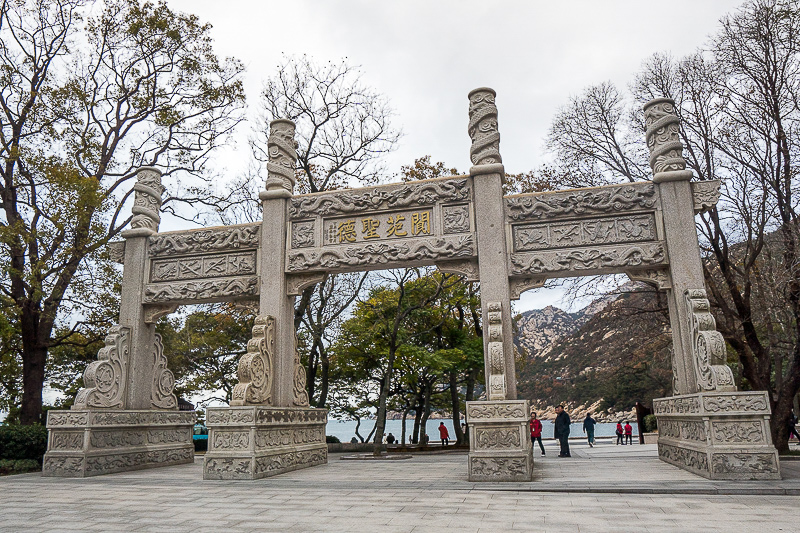 青岛景点实拍·青岛景点 (57)｜威霆包车适合几口人?6–8 人小团行李空间