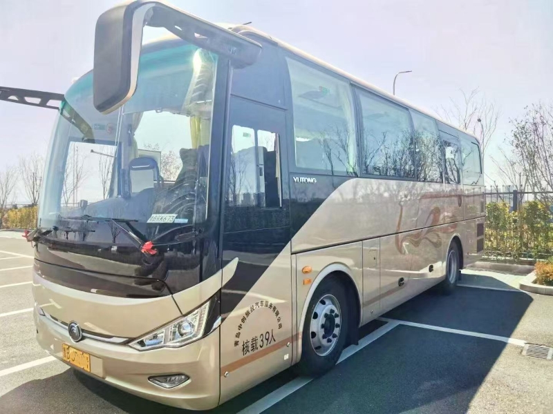 青岛景点实拍·青岛23｜青岛多人团建包车怎么配车?19 座中巴与 33 座大巴